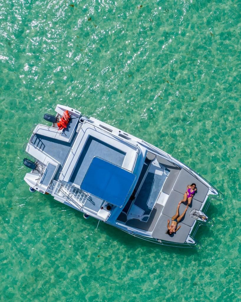 Catamaran Breeze